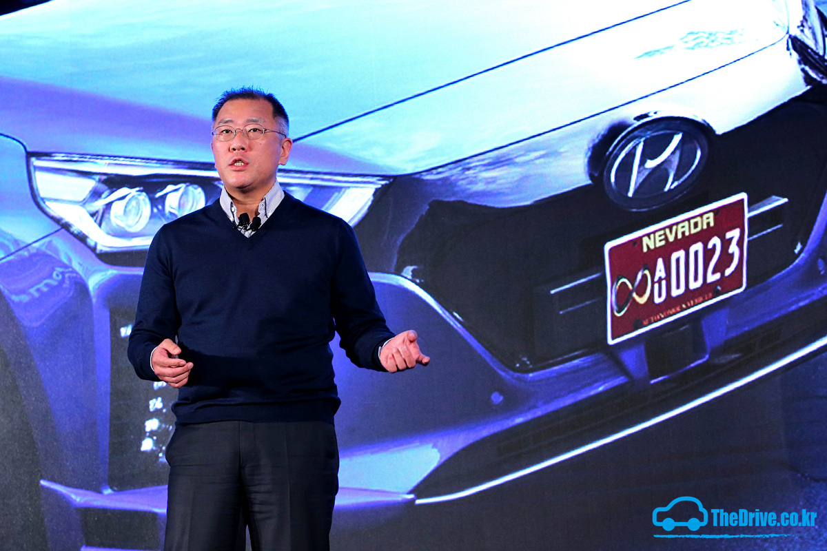 CES 2017 현대자동차 프레스 컨퍼런스에서 기조 연설을 하고 있는 정의선 현대자동차 부회장
