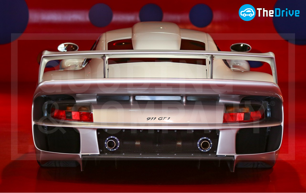 경매에 나온 1998년형 포르쉐 911 GT1 스트리트버전(Strassenversion) /사진=Gooding &amp; Company(구딩 앤 컴퍼니)