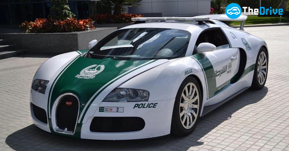 세계에서 가장 빠른 경찰차로 기네스에 등재된 두바이 경찰청의 부가티 베이론