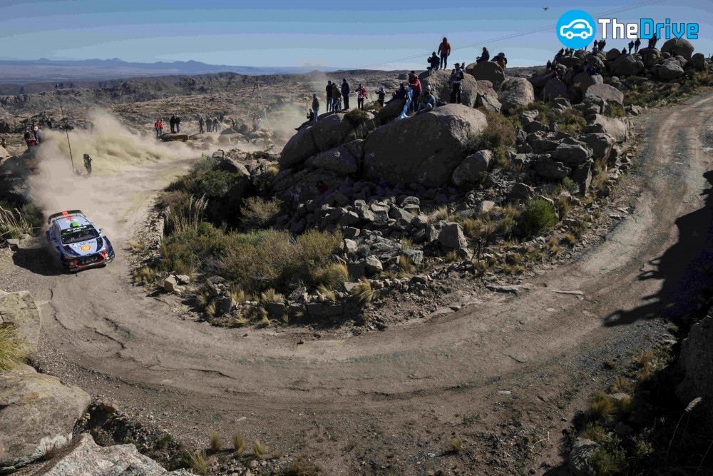 2017 월드랠리챔피언십(WRC) 아르헨티나 랠리에서 현대자동차 월드랠리팀의 신형 i20랠리카가 질주하는 모습