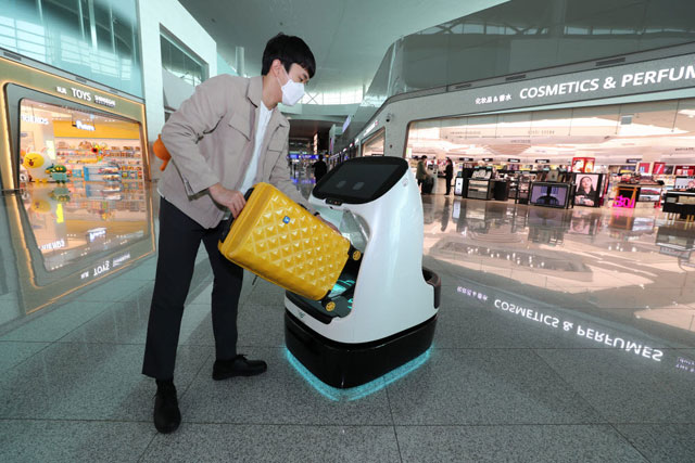 자율주행 카트 로봇(Air Porter) / 인천국제공항공사 제공