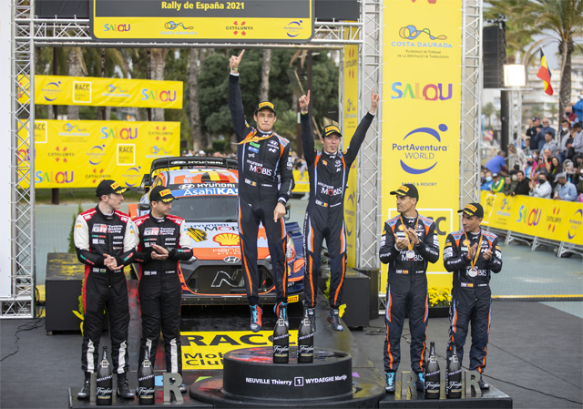 2021 월드 랠리 챔피언십(WRC) 11차 대회에서 포디움에 오른 선수들의 모습(왼쪽부터 2위에 오른 엘핀 에반스, 코드라이버 스콧 마틴, 우승을 차지한 티에리 누빌, 코드라이버 마틴 비데거, 3위 다니 소르도, 코드라이버 칸디도 카레라) / 현대차 제공