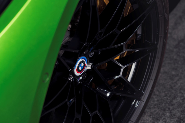 BMW M 50주년 기념 클래식 'BMW 모터스포츠' 엠블럼 장착 모델 / BMW 코리아 제공
