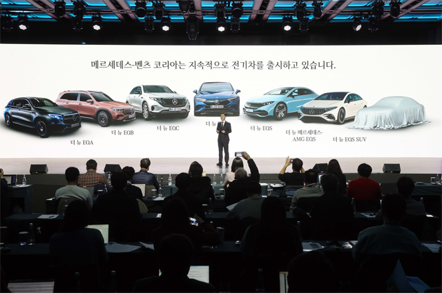 벤츠 코리아 이상국 부사장이 2023년 벤츠 코리아의 제품 전략에 대해 발표하고 있다. / 메르세데스-벤츠 코리아 제공