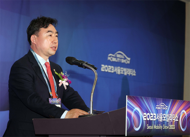 31일, 경기도 고양시 킨텍스에서 열린 2023 서울모빌리티쇼 개막식에서 윤관석 국회 산업통상자원중소벤처기업위원장이 축사를 하고 있다. / 서울모빌리티쇼조직위원회 제공