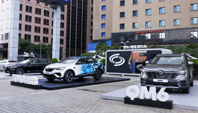 서울시청 인근 한국프레스센터 앞에서 진행 중인 '르노 시티 로드쇼' / 르노코리아자동차 제공