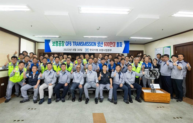 헥터 비자레알 GM 한국사업장 사장, GM 보령공장 방문해 6단 자동변속기 생산 600만대 돌파 기념식 개최 / GM 한국사업장 제공