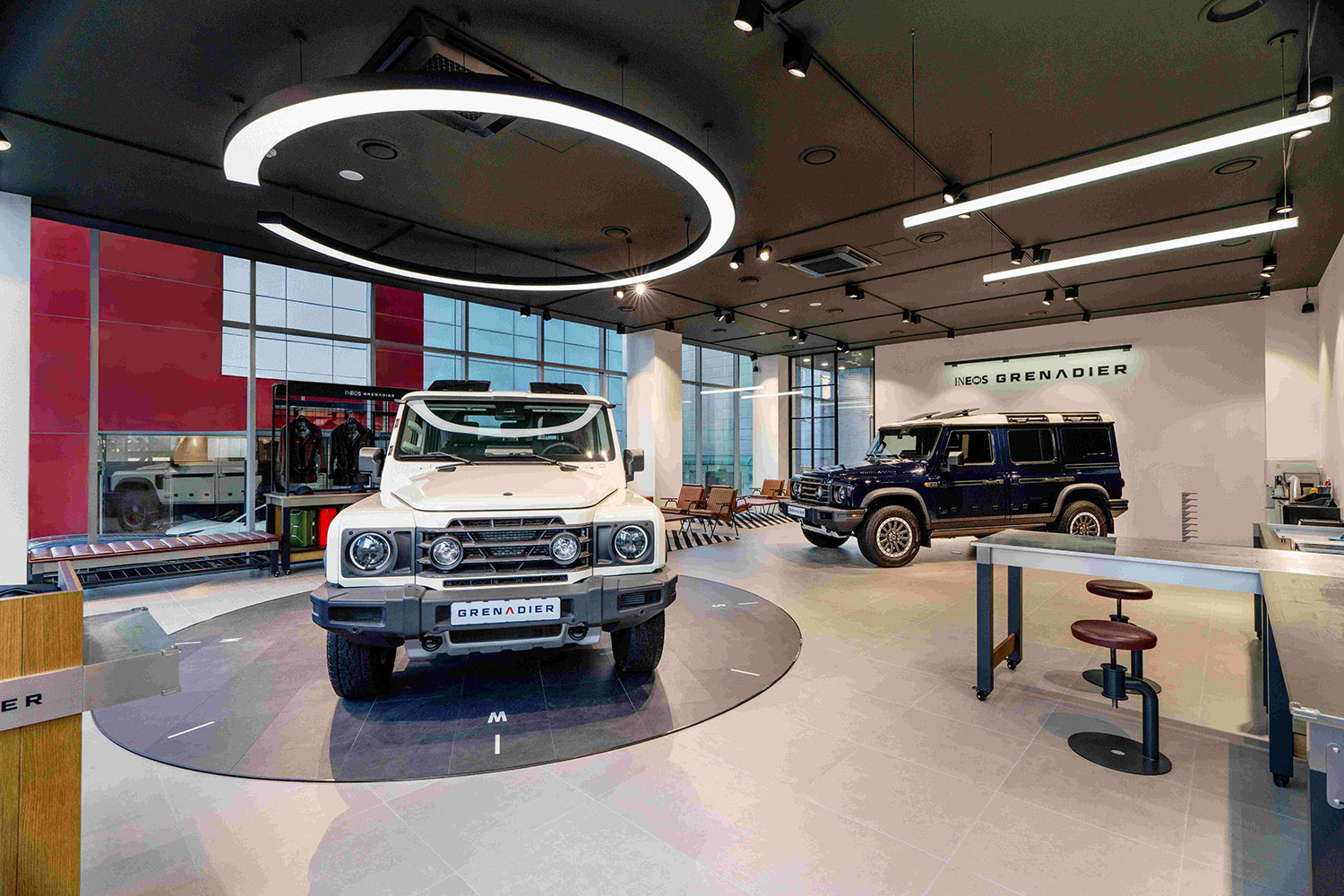 이네오스 그레나디어 서울 쇼룸 내부 전경 / 차봇모터스 제공