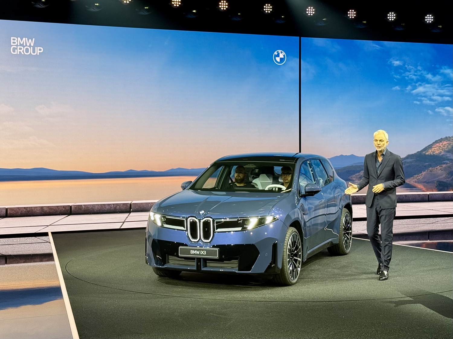 아드리안 반 호이동크 BMW 그룹 디자인 총괄이 뉴 iX3에 대해 설명하고 있다. / 독일 뮌헨 = 성열휘 기자
