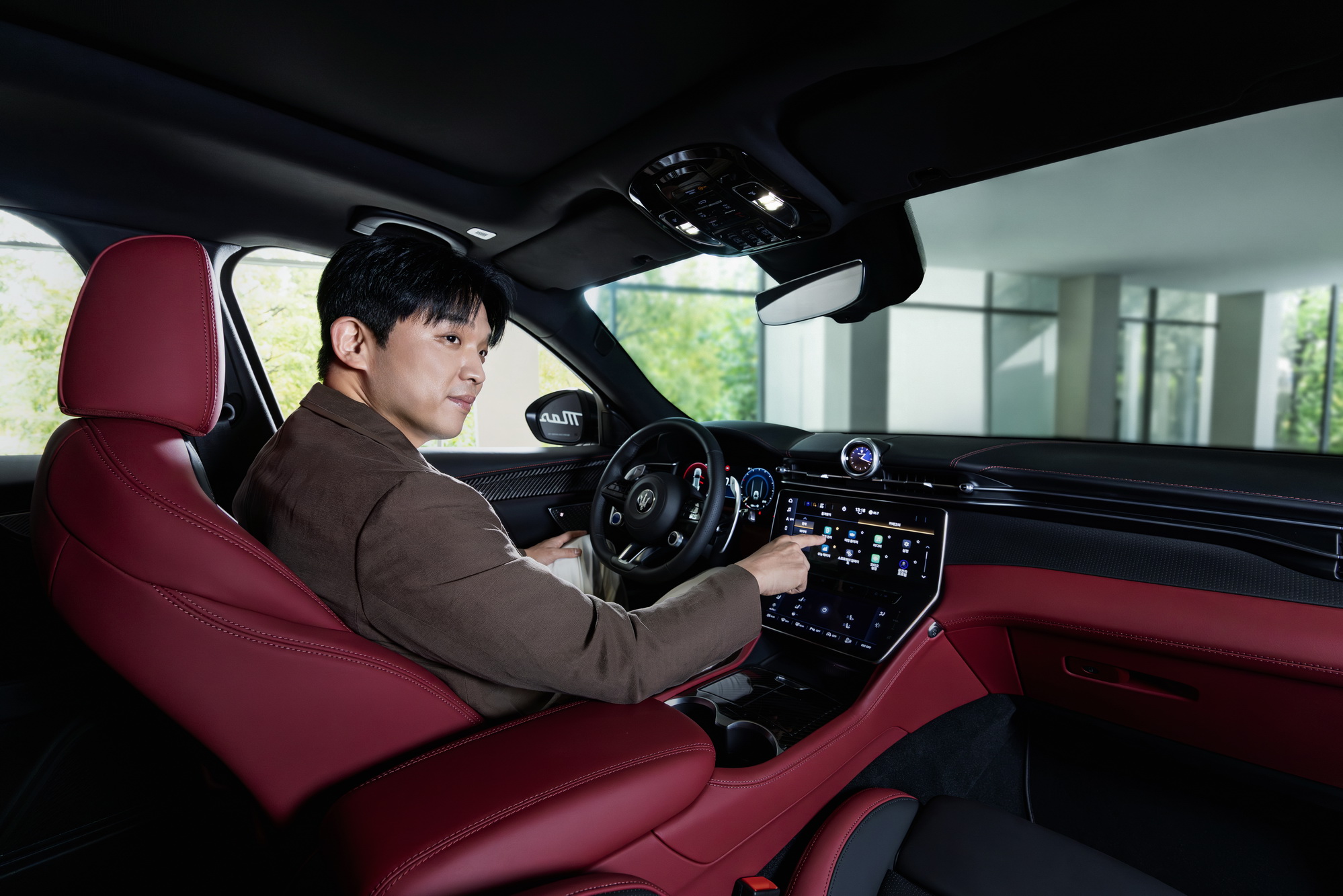 마세라티 코리아, 안성재 셰프에 한정판 럭셔리 SUV '그레칼레 네로 인피니토' 전달 / 마세라티 코리아 제공