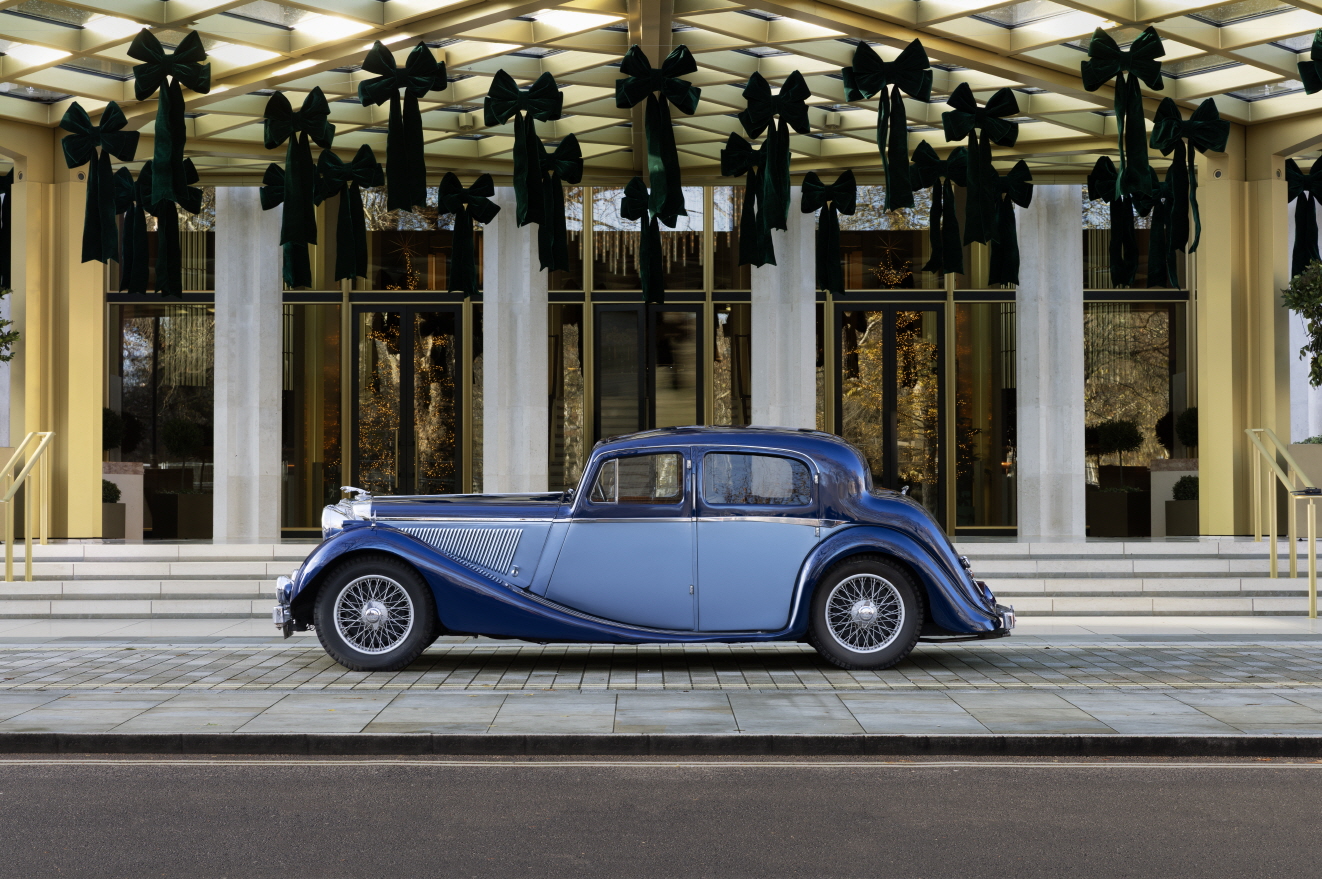 (위부터) 타입 00, SS 재규어 / JLR 코리아 제공