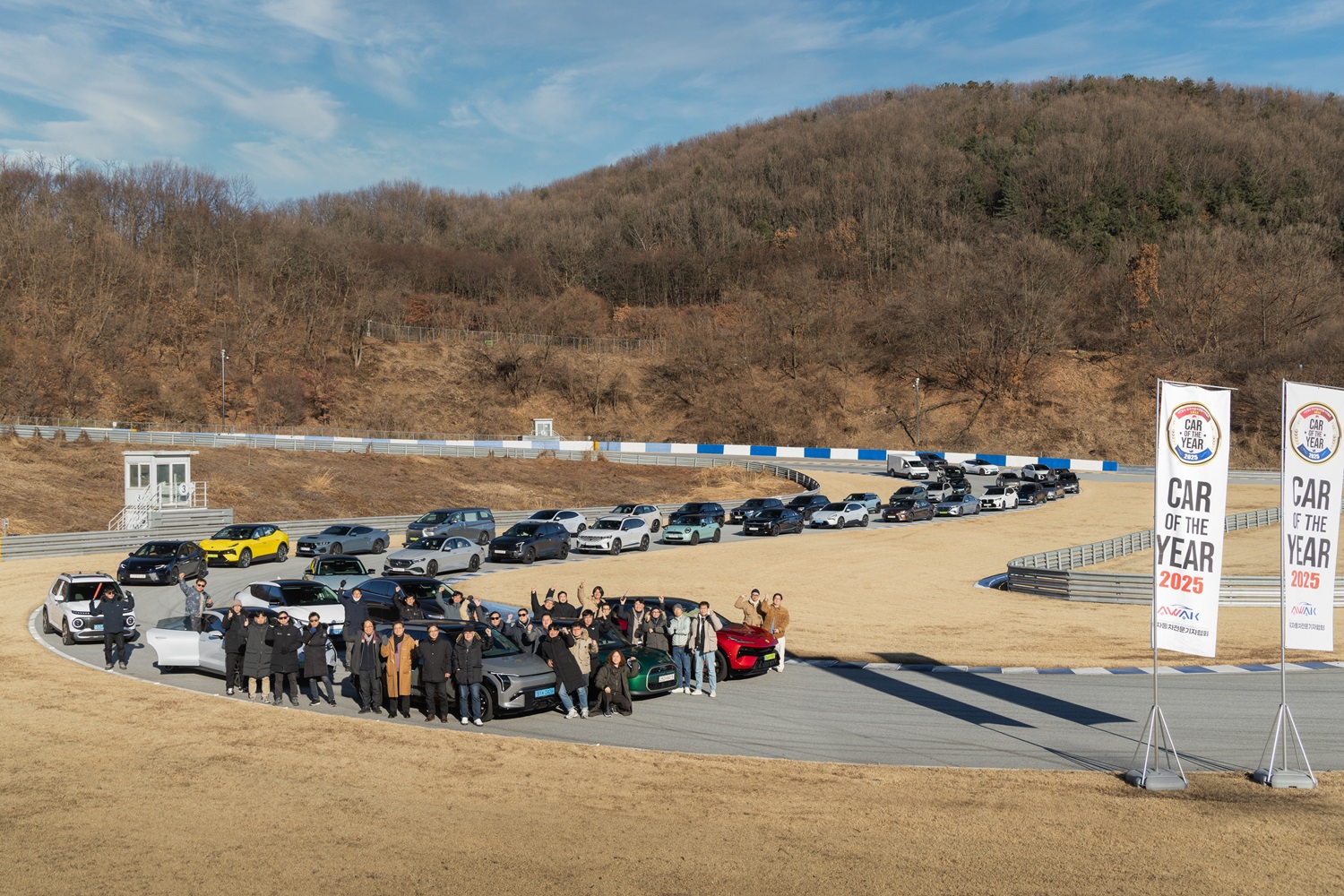 한국자동차전문기자협회가 선정한 '2025 올해의 차' 부문별 수상 모델들 / 한국자동차전문기자협회(AWAK) 제공