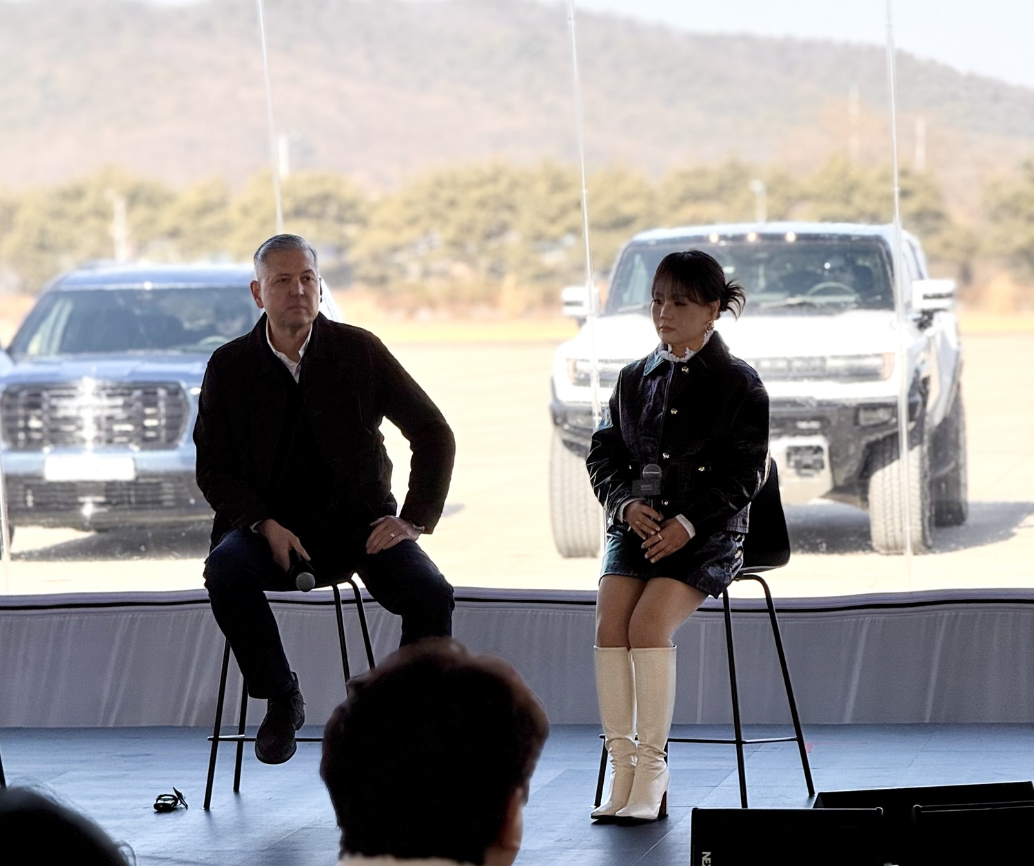 (왼쪽부터) 헥터 비자레알 GM 한국사업장 사장, 윤명옥 GM 한국사업장 최고마케팅책임자(CMO) 겸 커뮤니케이션 총괄 전무 / 성열휘 기자