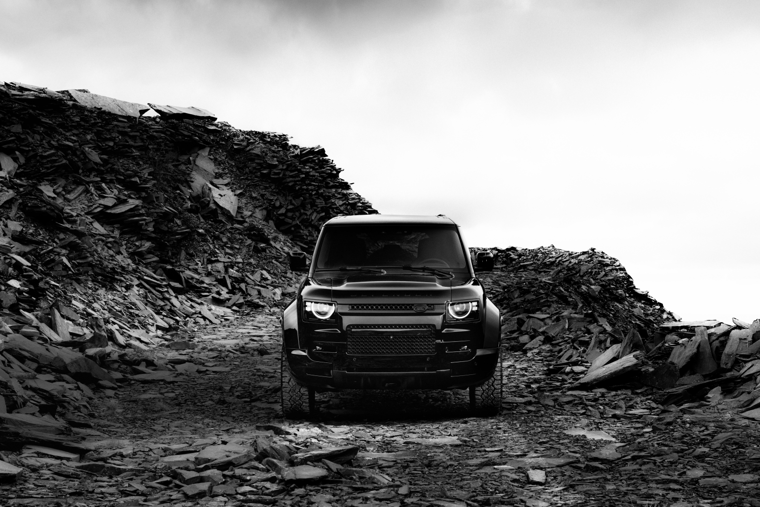 디펜더 OCTA 블랙 / JLR 코리아 제공