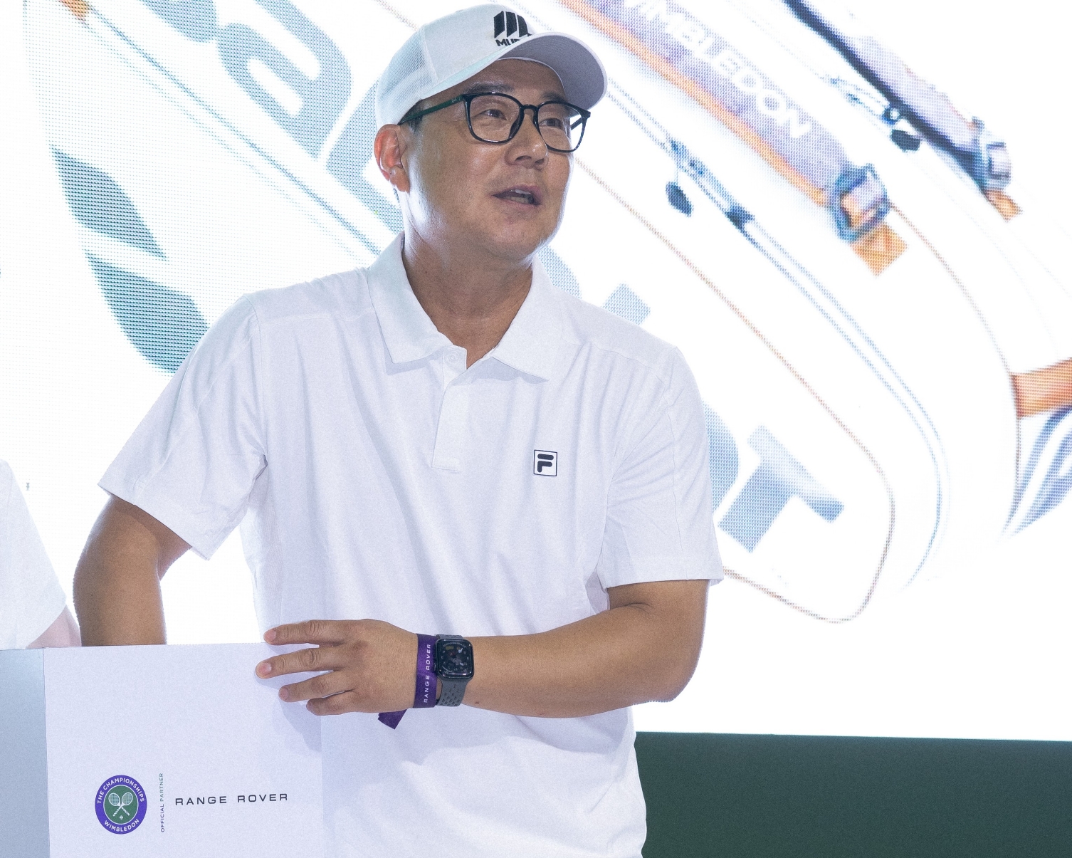 럭키드로우 이벤트 추첨을 진행하는 이형택 코치 / JLR 코리아 제공